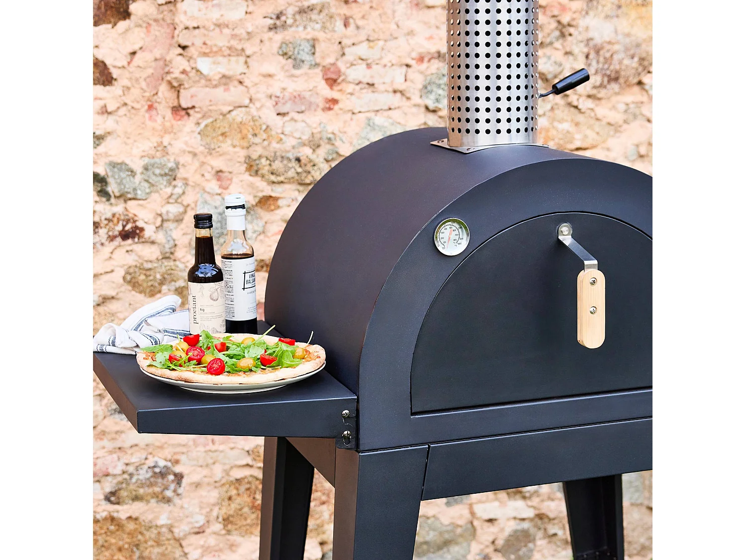 Horno de pizza exterior con mesa negro