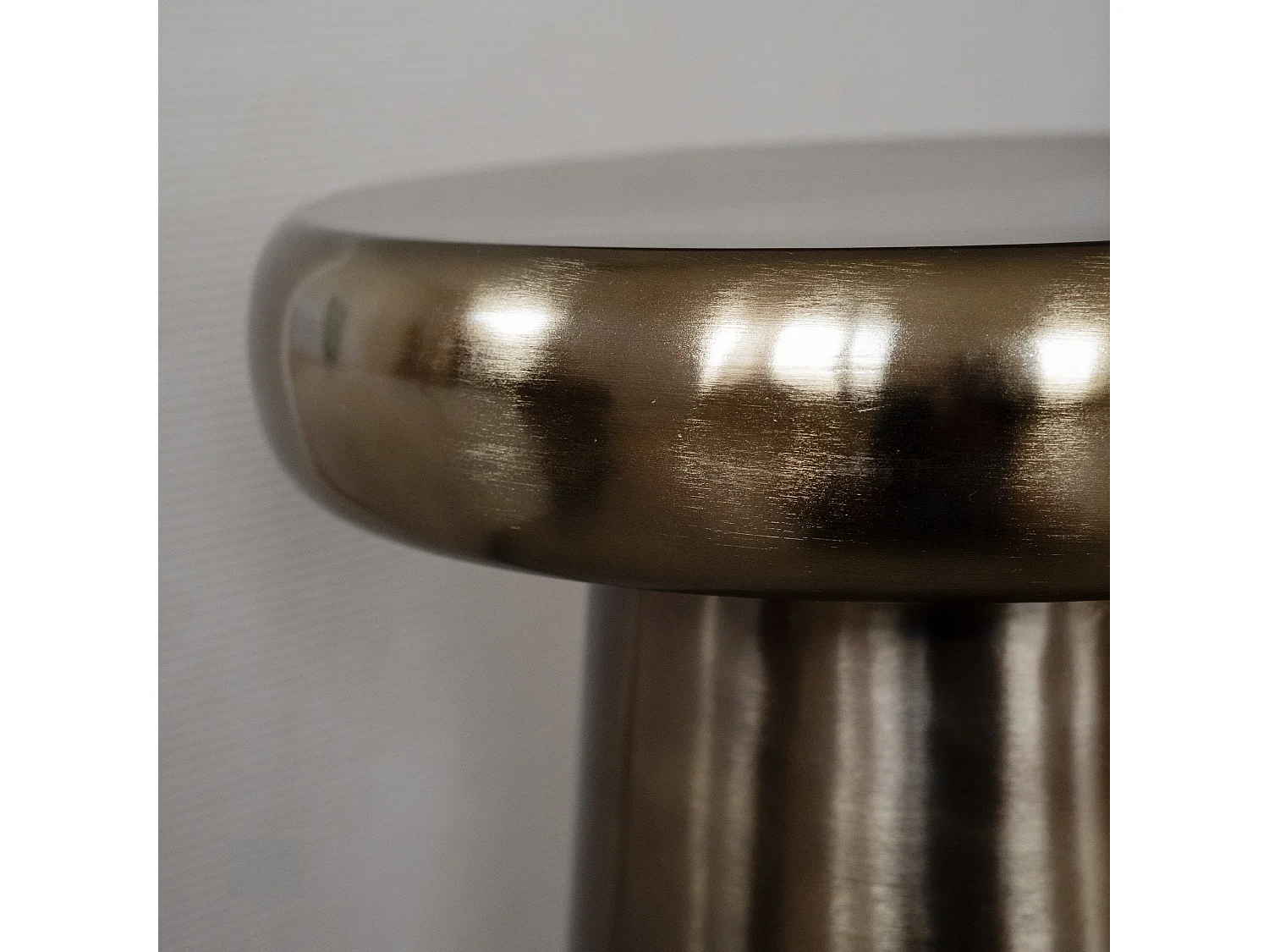 Tavolino rotondo in metallo dorato - Anouk