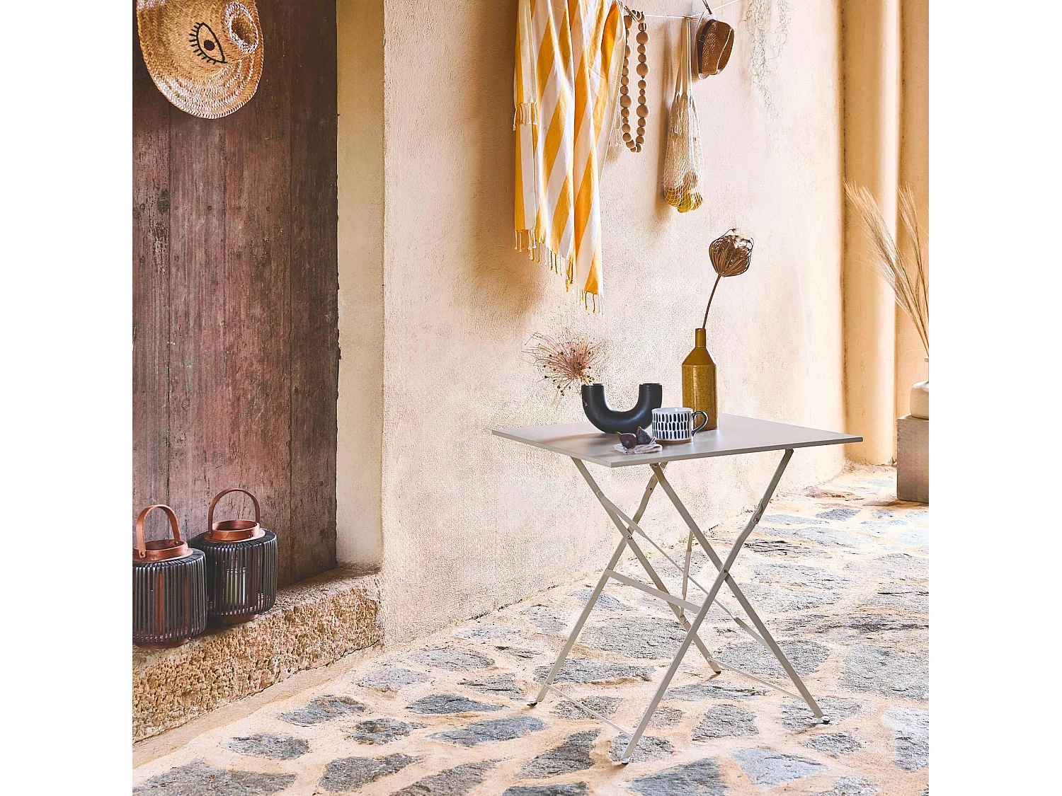Mesa de jardín bistro plegable de metal 70x70cm beige