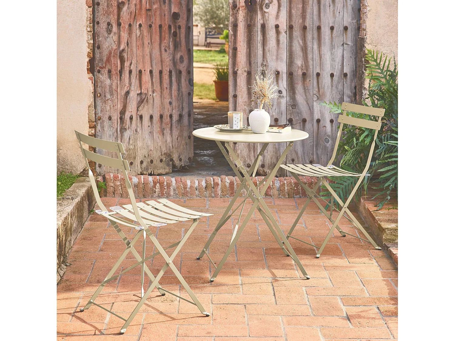 Mesa de jardín bistró plegable metal + 2 asientos beige