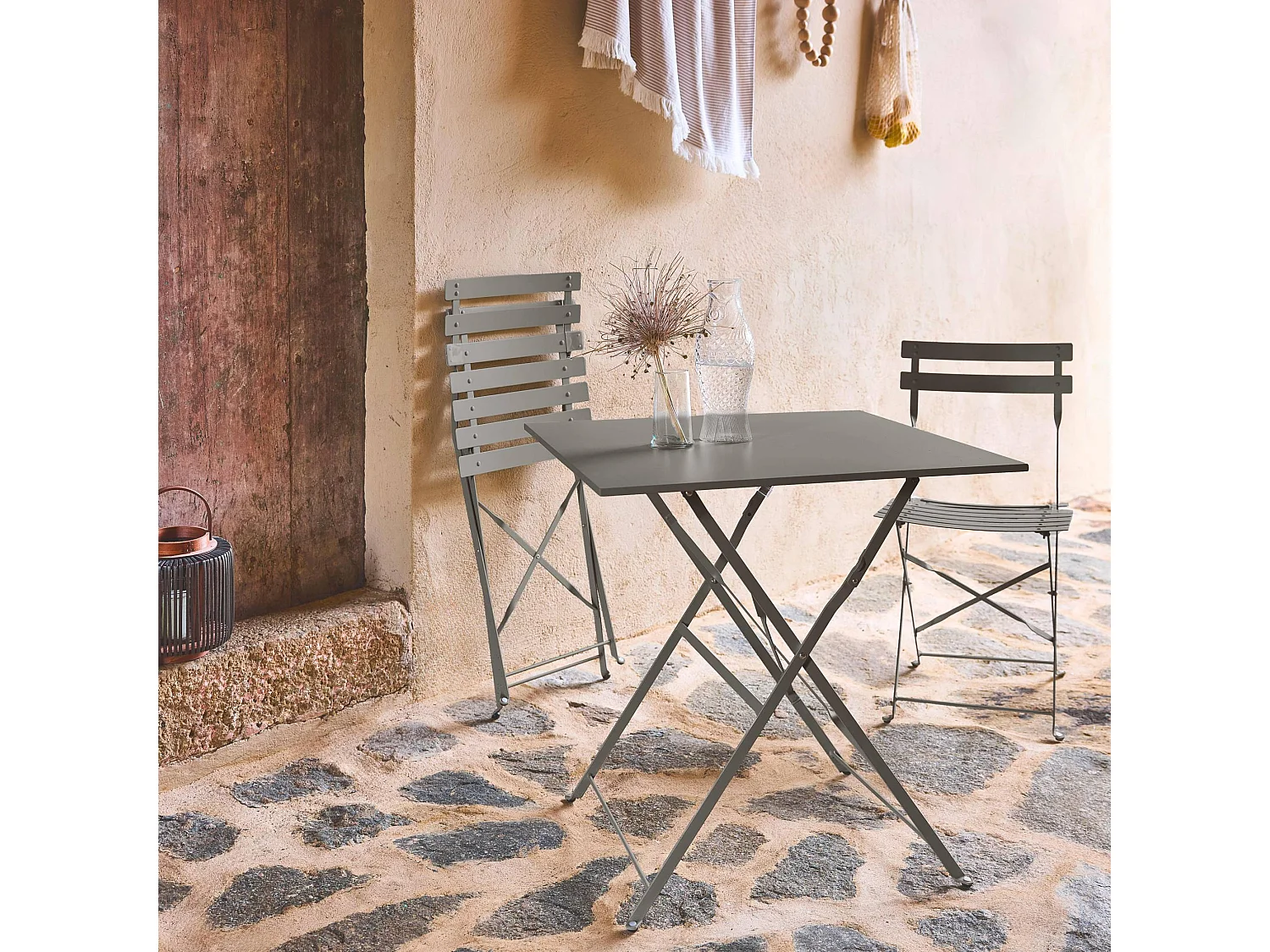 Table de jardin bistrot pliante métal + 2 assises kaki 70 x 70cm. acier thermolaqué