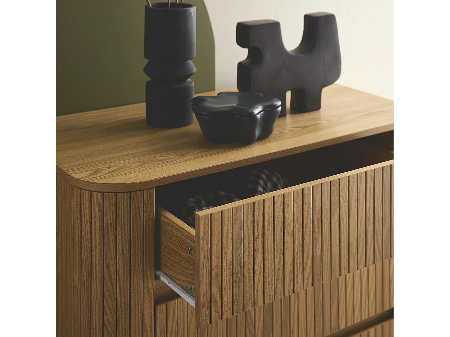 Commode 3 tiroirs. décor strié naturel. L 80x P 45  H 80cm