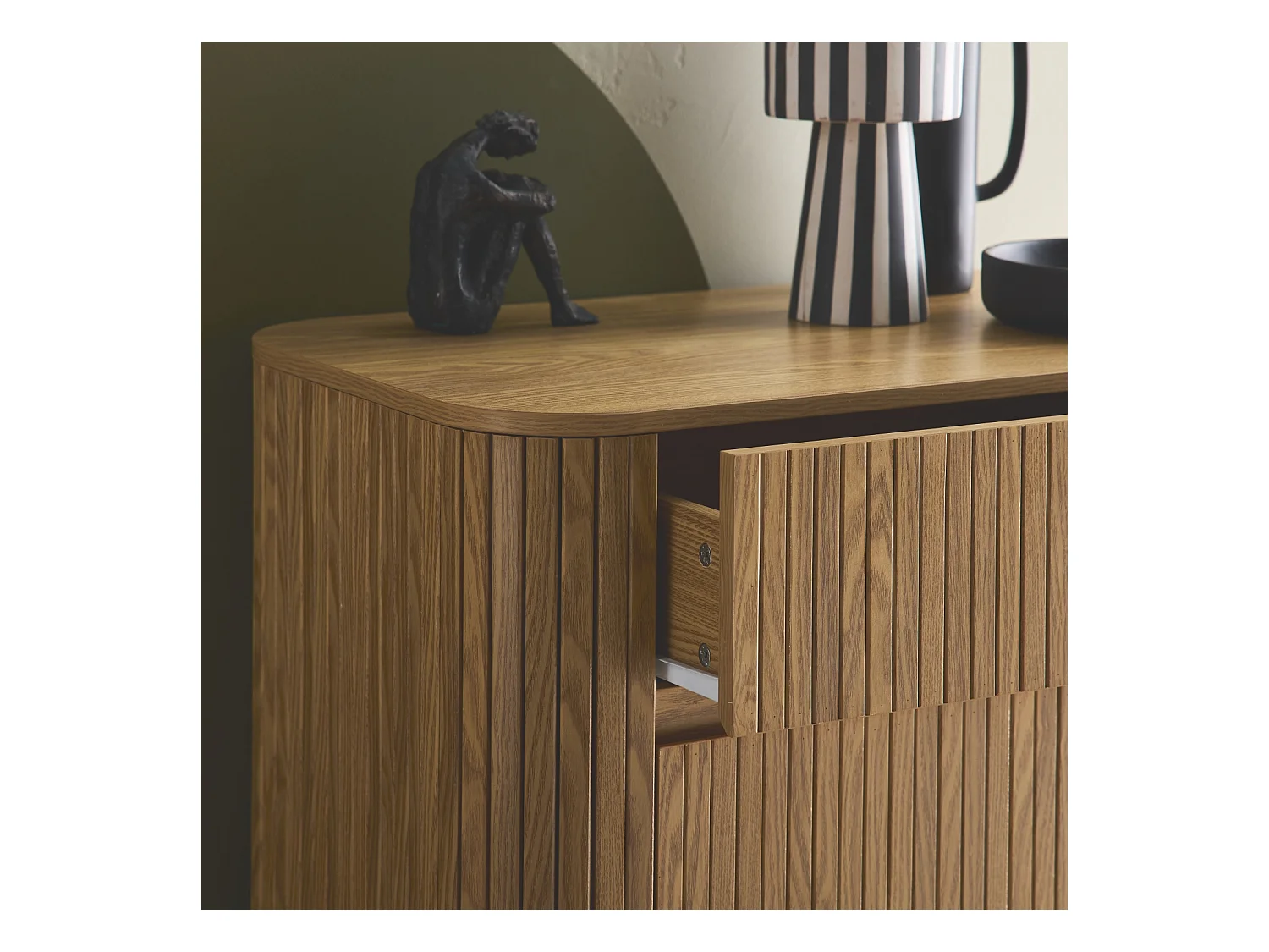 Cómoda con decoración estriada, 4 cajones natural