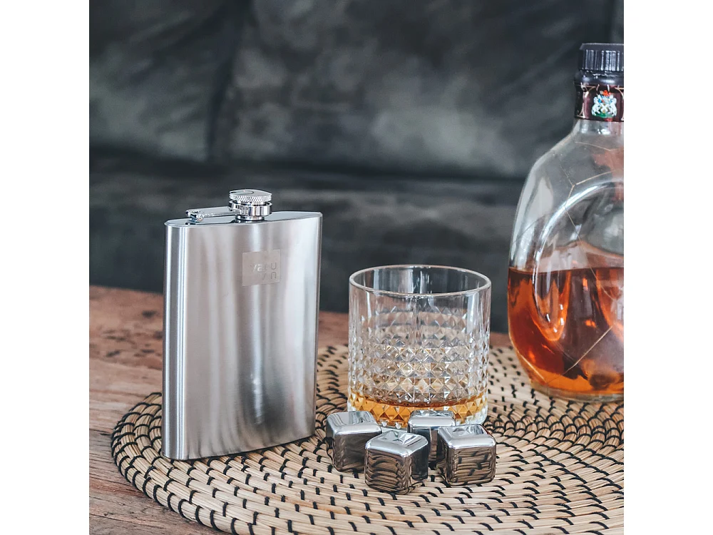 Flasque 24 cl avec entonnoir