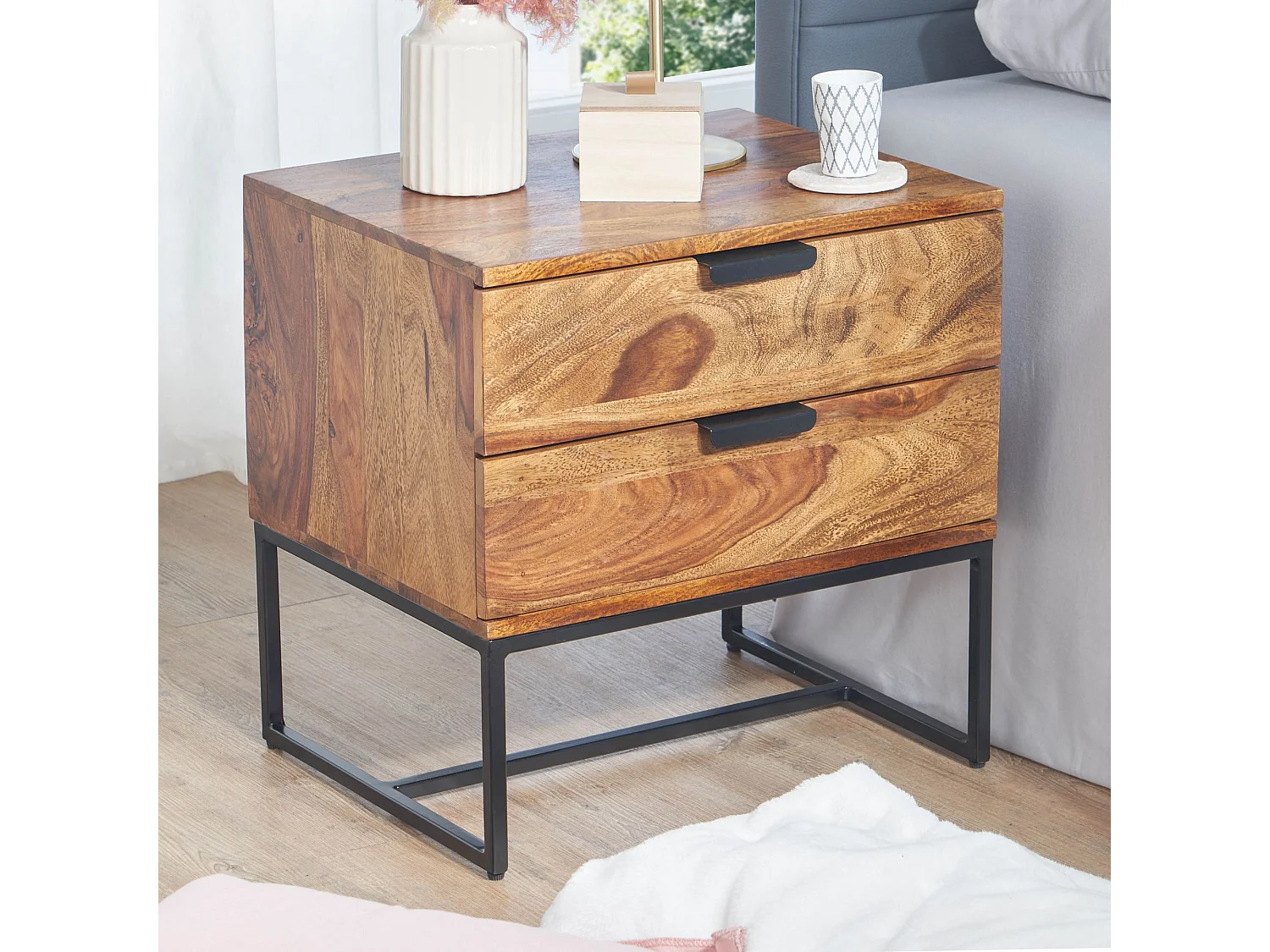 Nachttisch Sheesham Massivholz / Metall 50x40x51 cm Nachtschrank Boxspringbett, Design