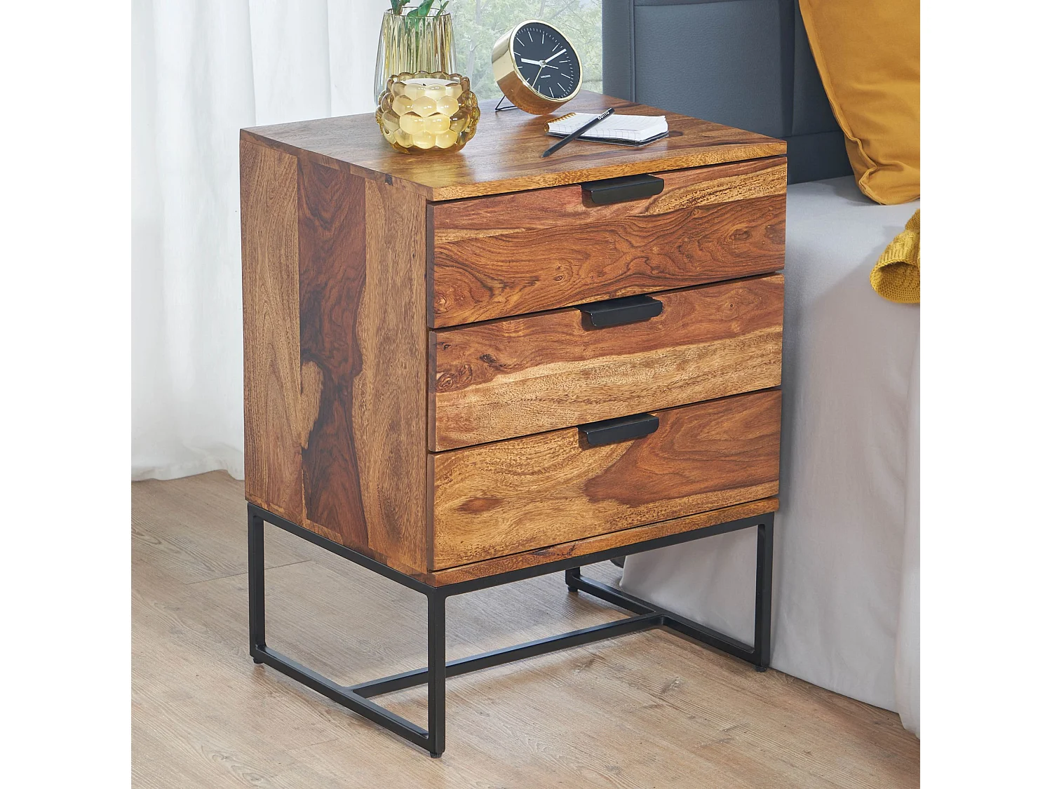Nachttisch Sheesham Massivholz / Metall 50x40x65 cm Nachtschrank Boxspringbett, Design