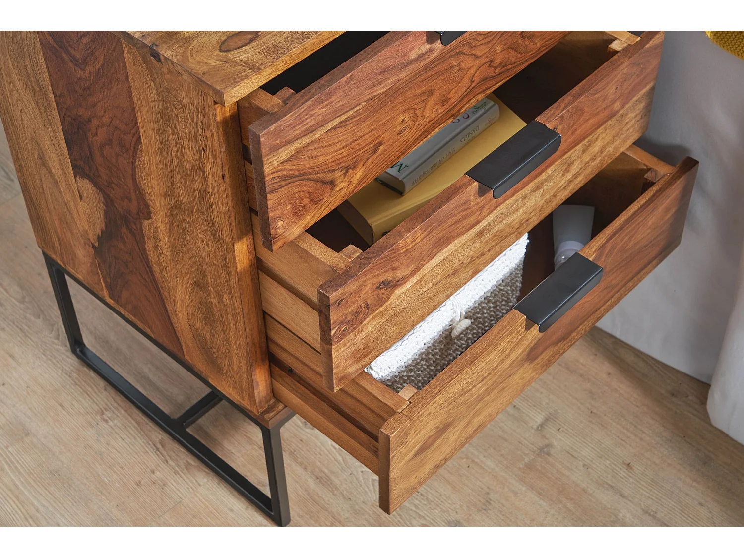 Nachttisch Sheesham Massivholz / Metall 50x40x65 cm Nachtschrank Boxspringbett, Design