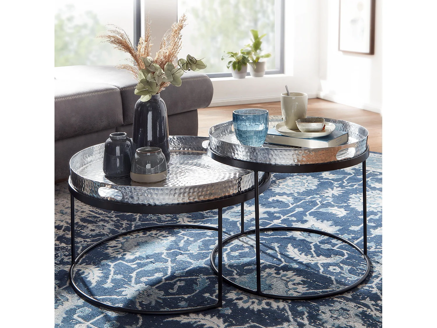 table basse lot de 2 tables gigognes rondes en métal martelé argenté / noir | Table basse plateau