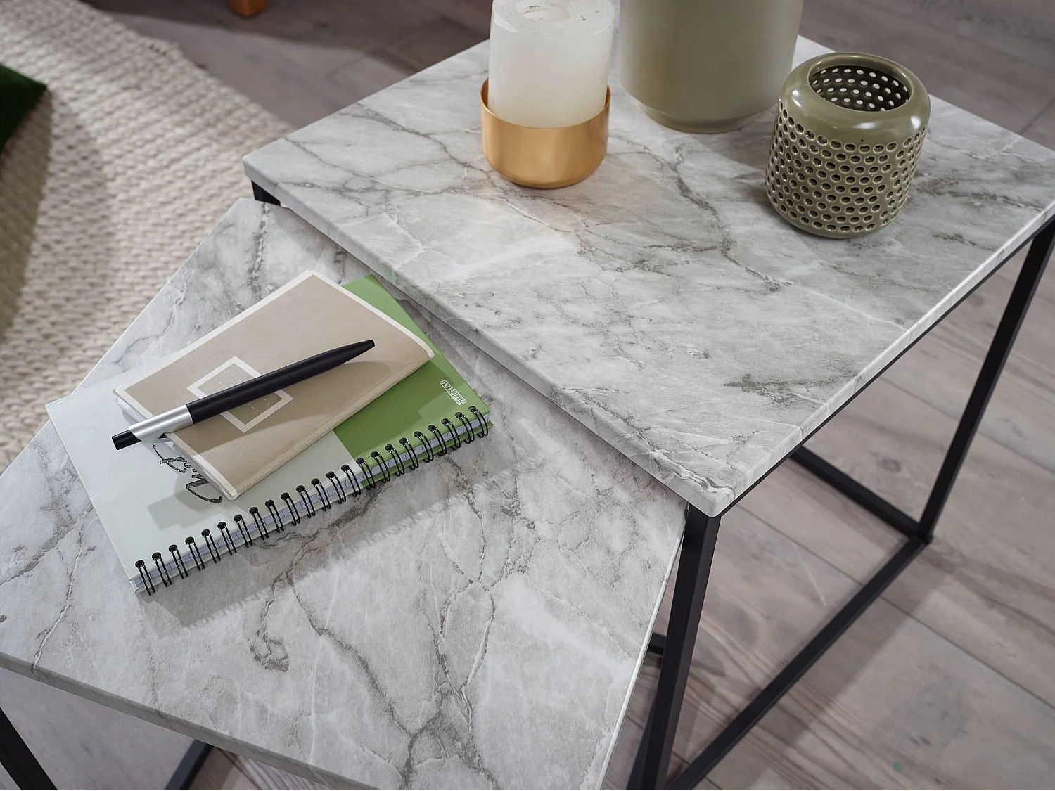 design set de 2 aspect marbre blanc | Table basse 2 parties structure de table noir | Petites