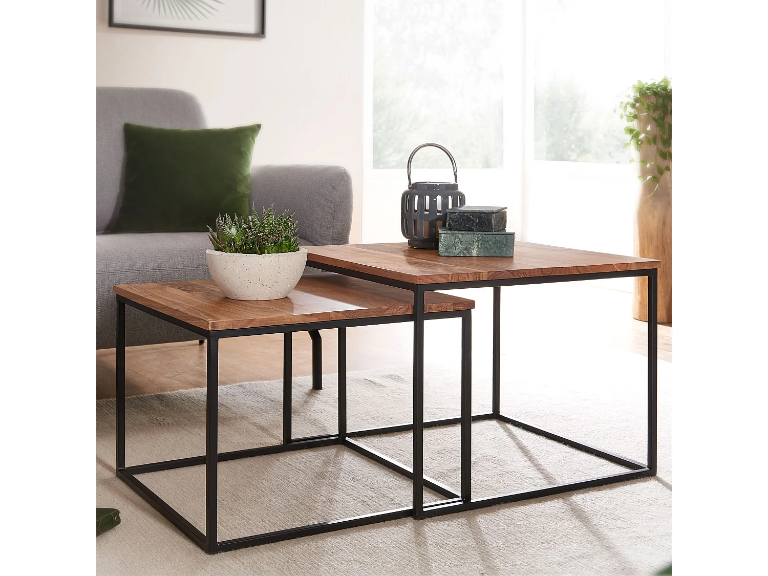 set de 2 tables d'appoint bois massif / métal acacia angulaire | Table basse design avec pieds en