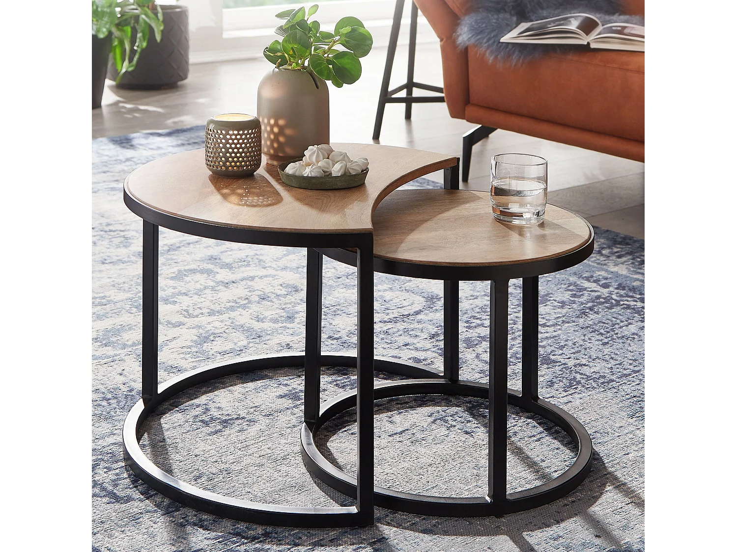 salontafel set van 2 Mango massief houten / metalen salontafel rond | Industriële bijzettafel met metalen poten zwart | 2-delige placemat bijzettafel van hout