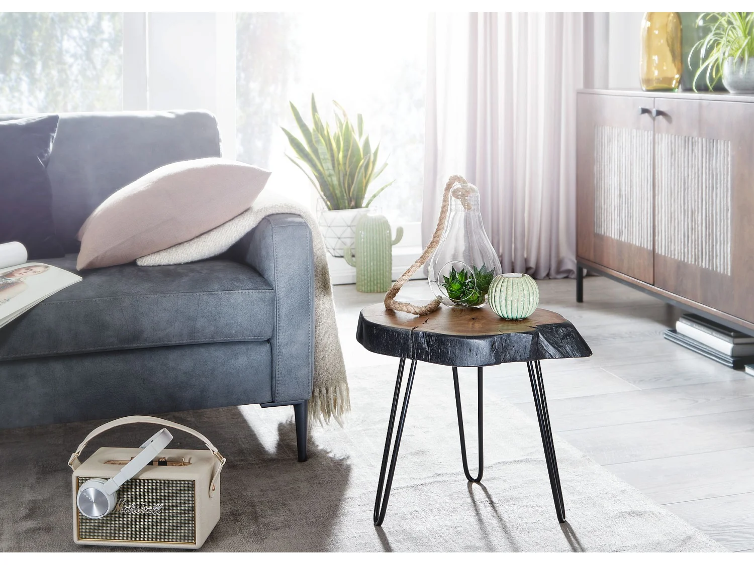 table d'appoint en bois d'acacia massif / métal industriel 40x40x32cm bord d'arbre | Table de