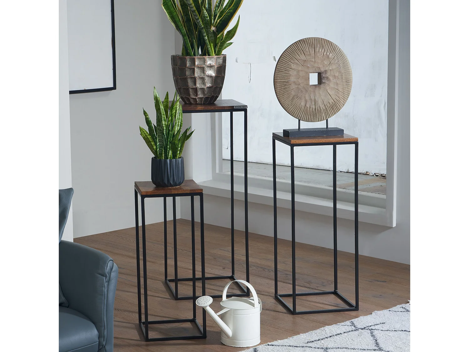 Sky Style - Tavolo da fiori in legno massiccio di sheesham, set di 3 tavolini a colonna Tavolo a colonna decorativo