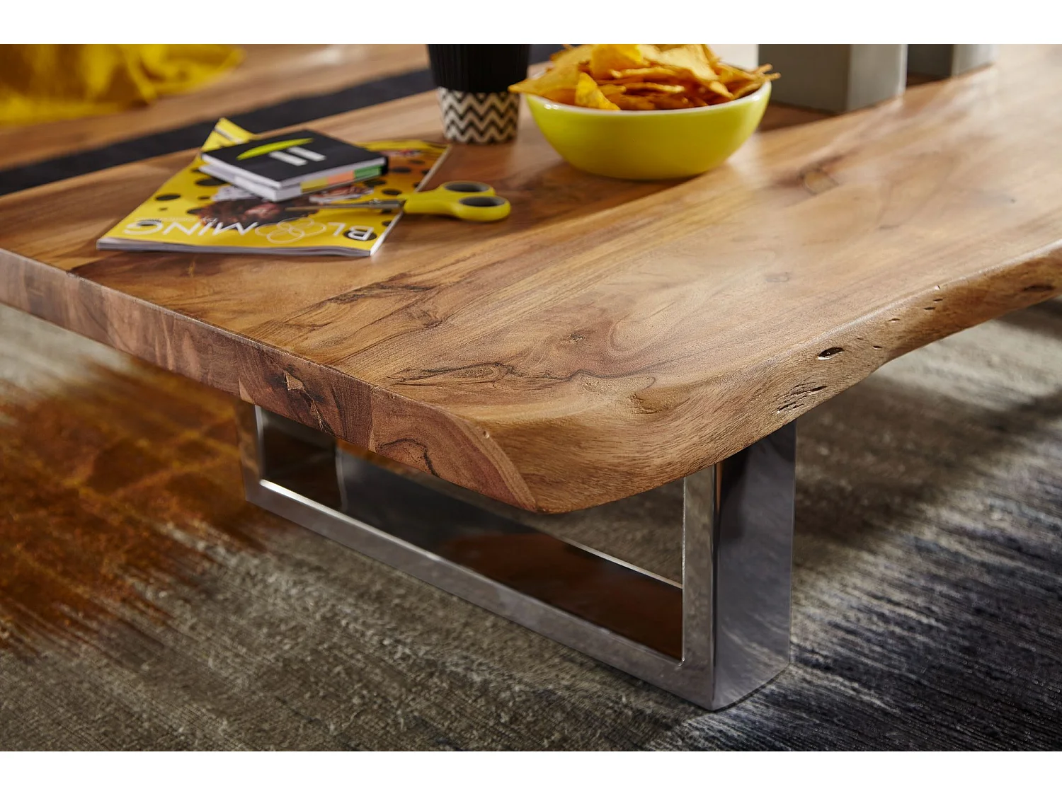 Table basse 115 x 25 x 58 cm acacia massif cadre en métal grande, table de salon tronc d'arbre