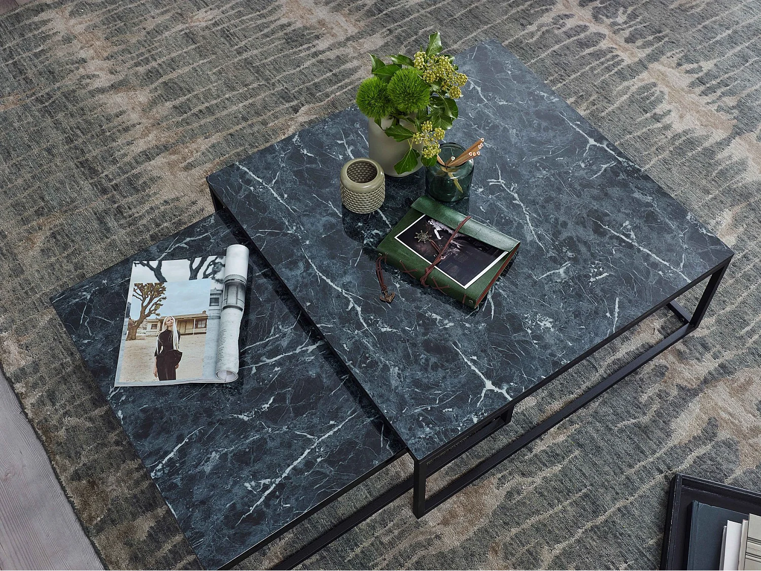 Design Lot de 2 optiques en marbre noir angulaire | Tables basses structure métallique en 2