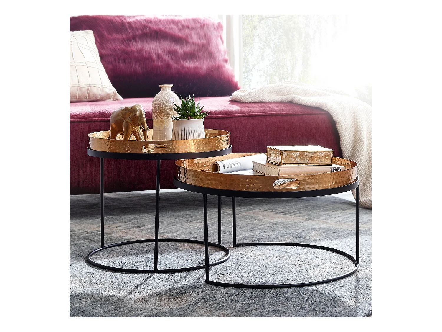 Lot de 2 tables basses gigognes en métal doré/noir finition martelée ronde / plateau amovible