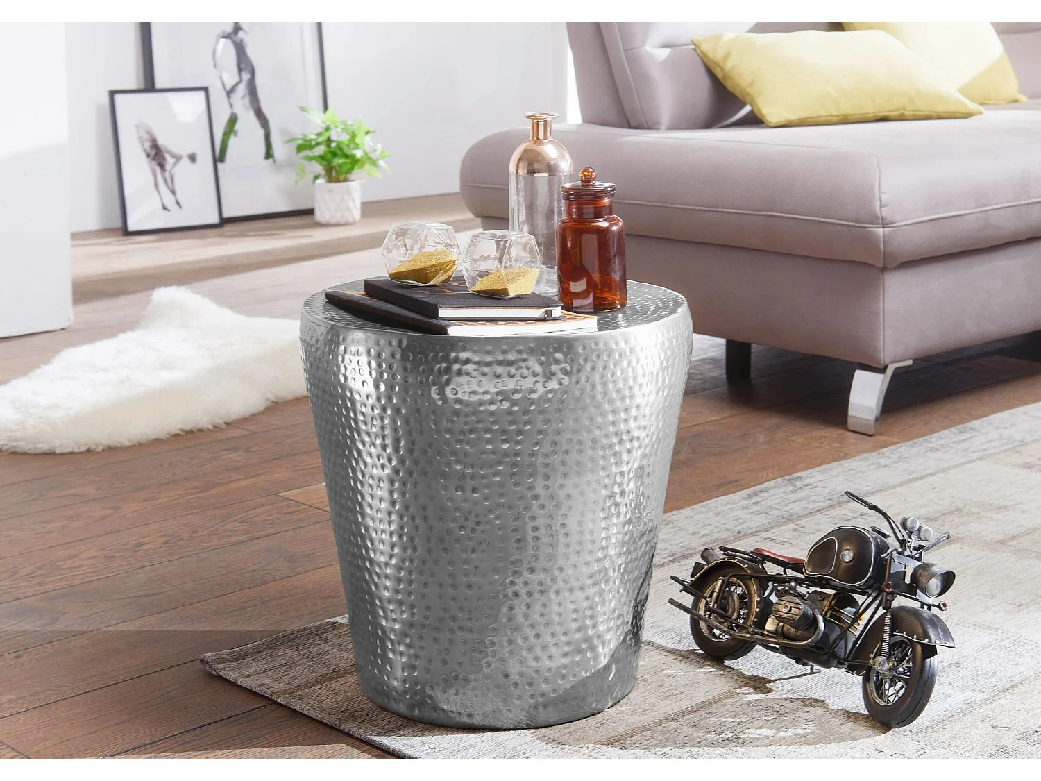 table d'appoint VIKRAM 41x41x41cm table en aluminium argent oriental rond | Petite Hammerschlag