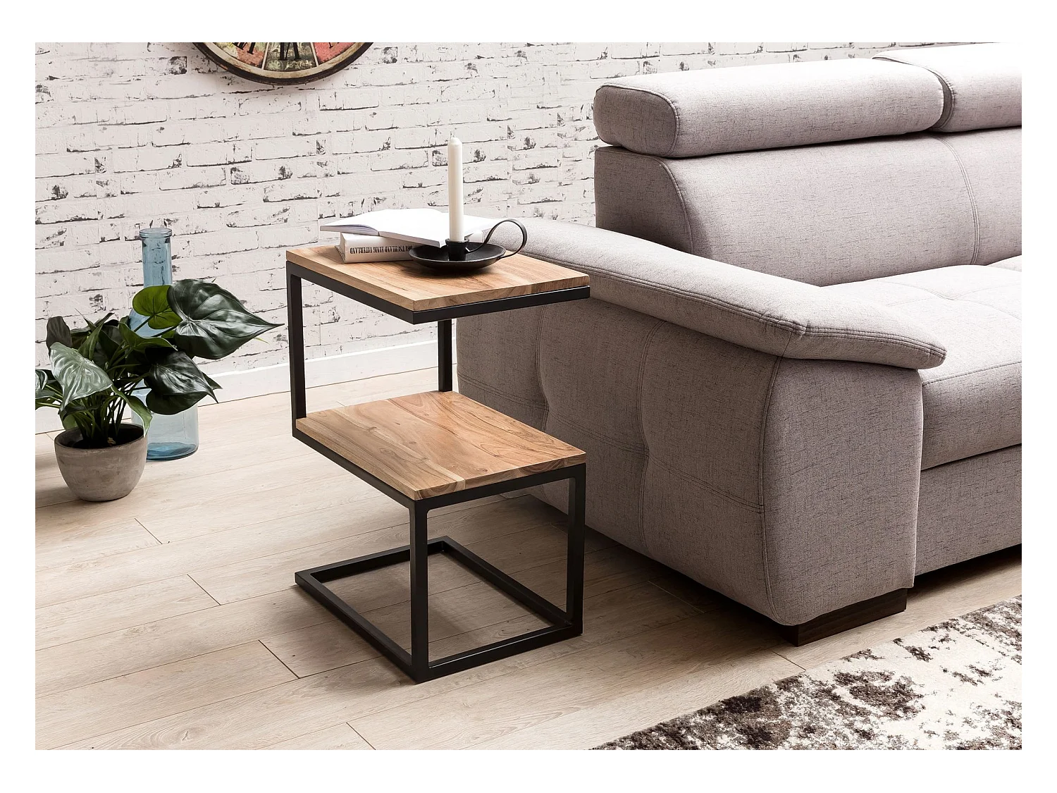 table d'appoint AKOLA en forme de S en bois massif acacia / métal 45 x 60 x 30 cm | Table de salon design de style country | Anstellisch carré de table de rangement