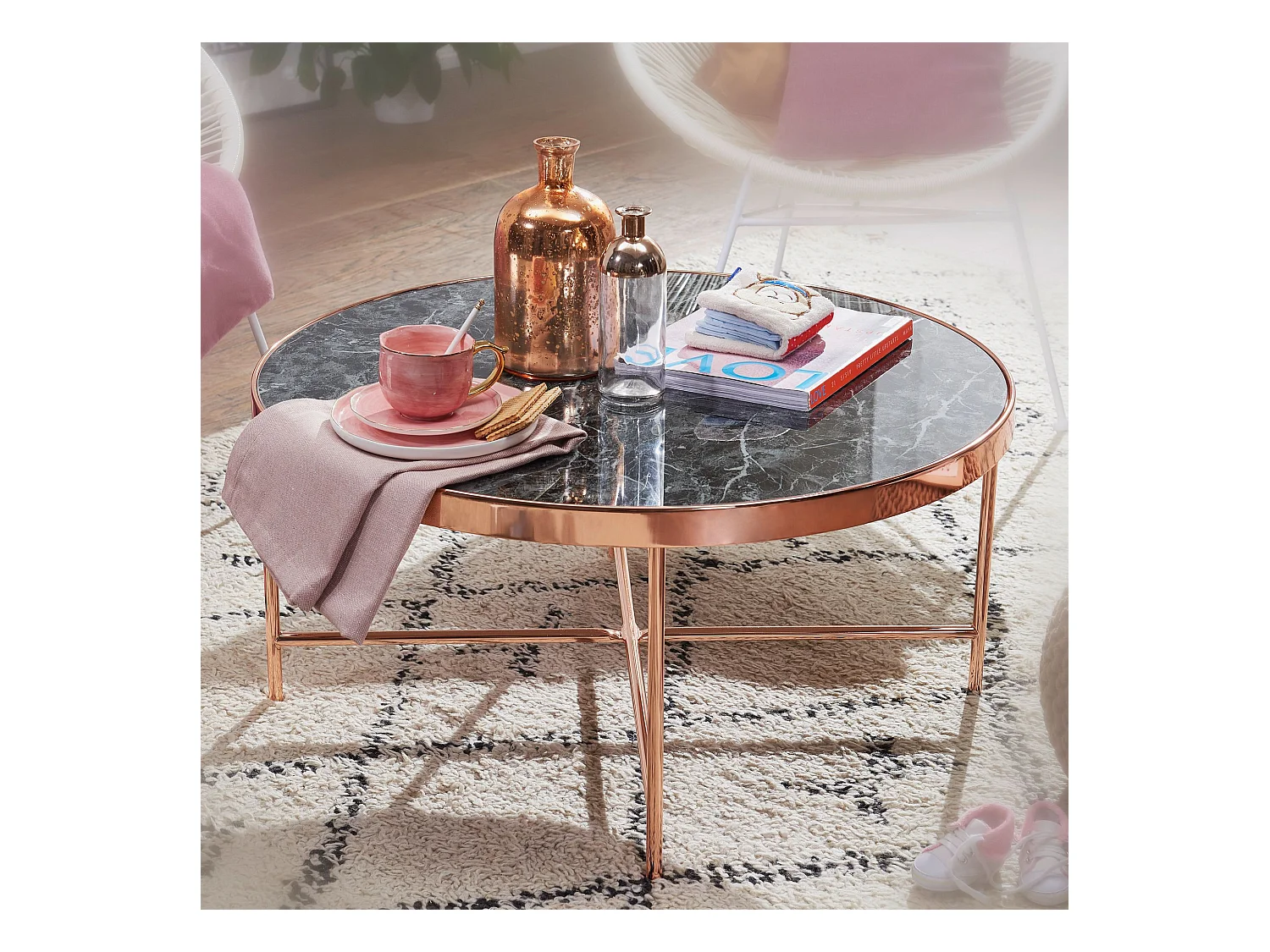 basse design  aspect marbre noir - rond Ø82,5 cm avec structure en métal cuivré | Grande table de salon Table de salon