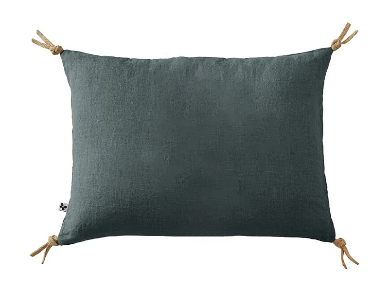 Coussin 40 x 60 cm en lin lavé bleu avec 4 nouettes en jute - LUISA