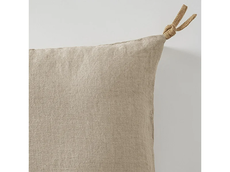 Coussin 40 x 60 cm en lin lavé sable avec 4 nouettes en jute - LUISA