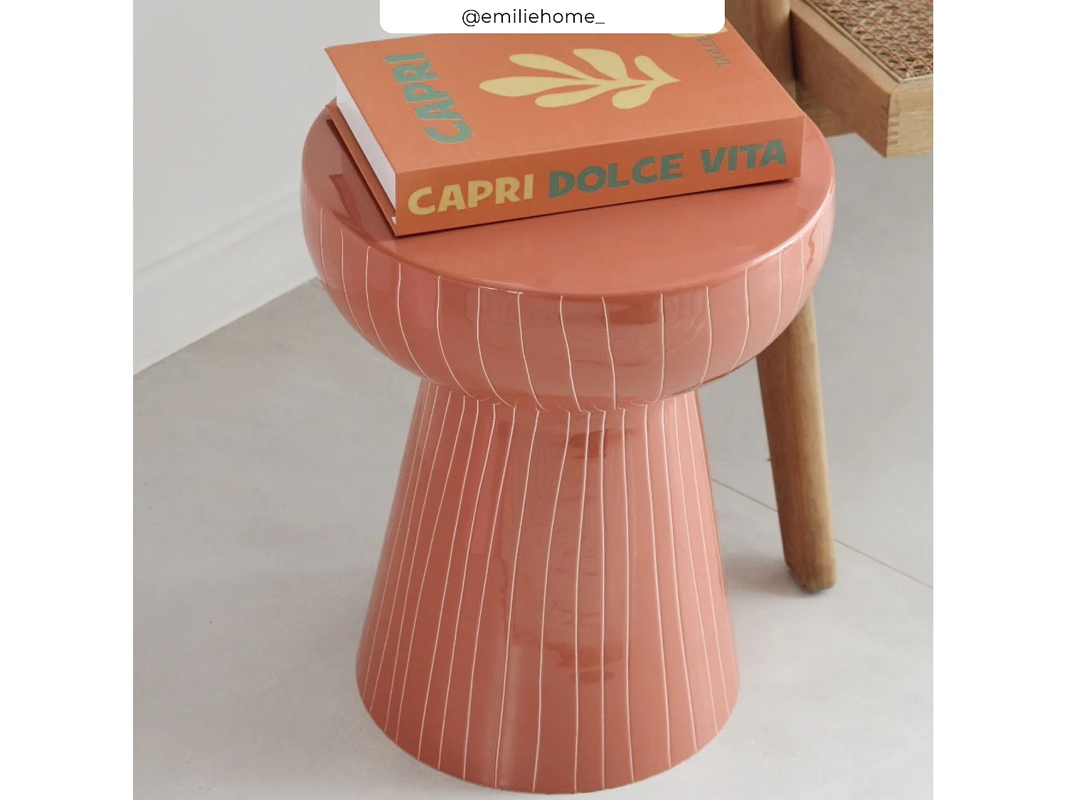 Mesa auxiliar redonda de metal rosa - Sidonie