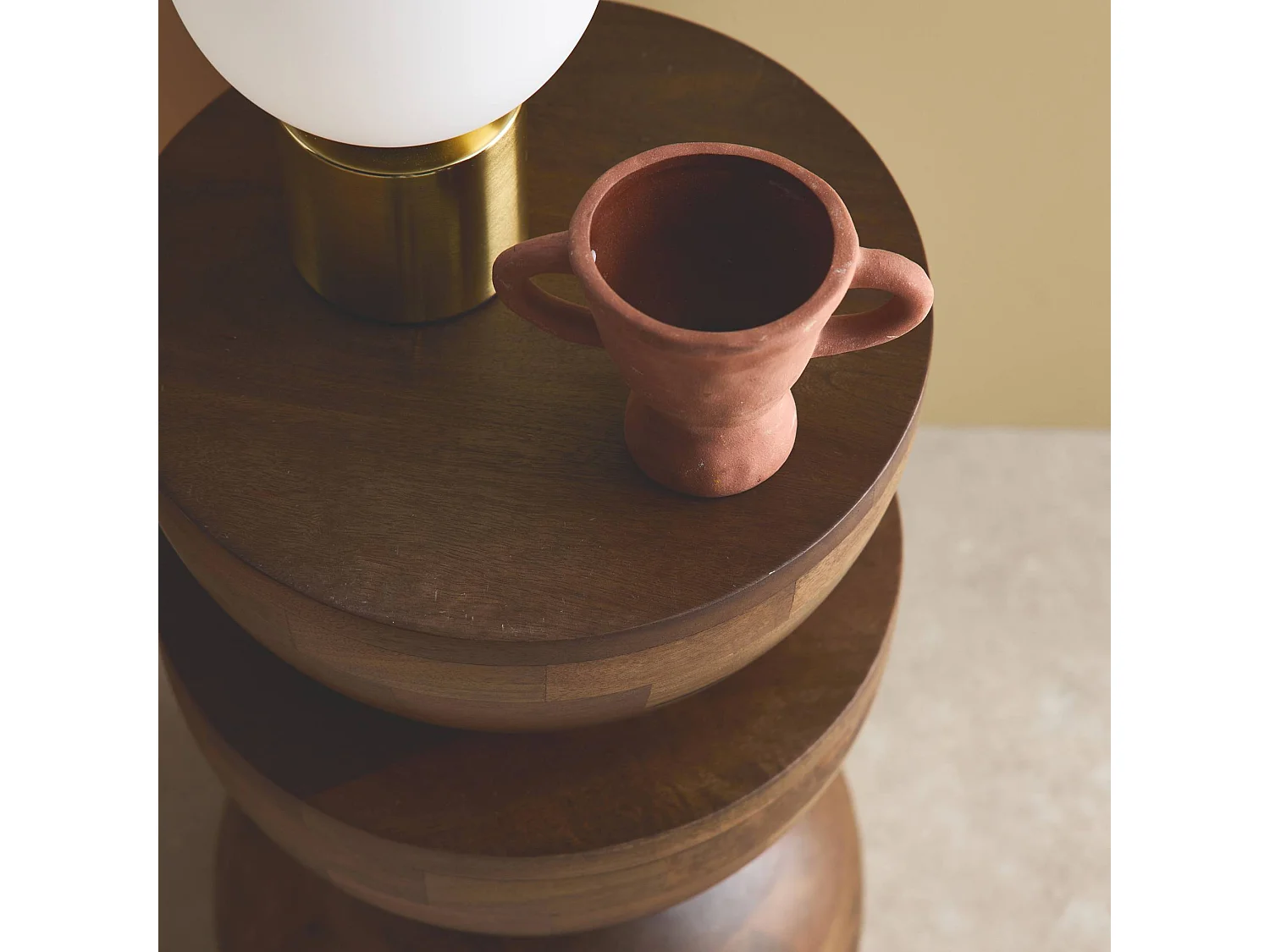 Mesa auxiliar de madera de mango nogal