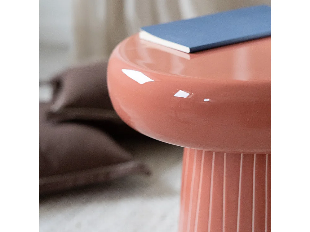 Mesa auxiliar redonda de metal rosa - Rosalie