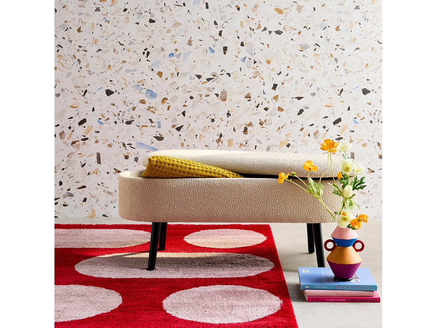 Cassapanca con rivestimento bouclé, beige