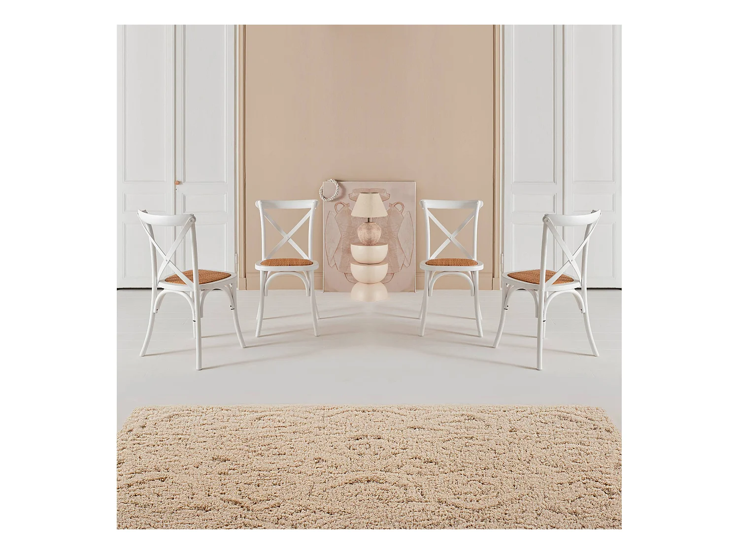 Lot de 4 chaises de bistrot en bois d'hévéa blanc. vintage. assise en rotin. empilables