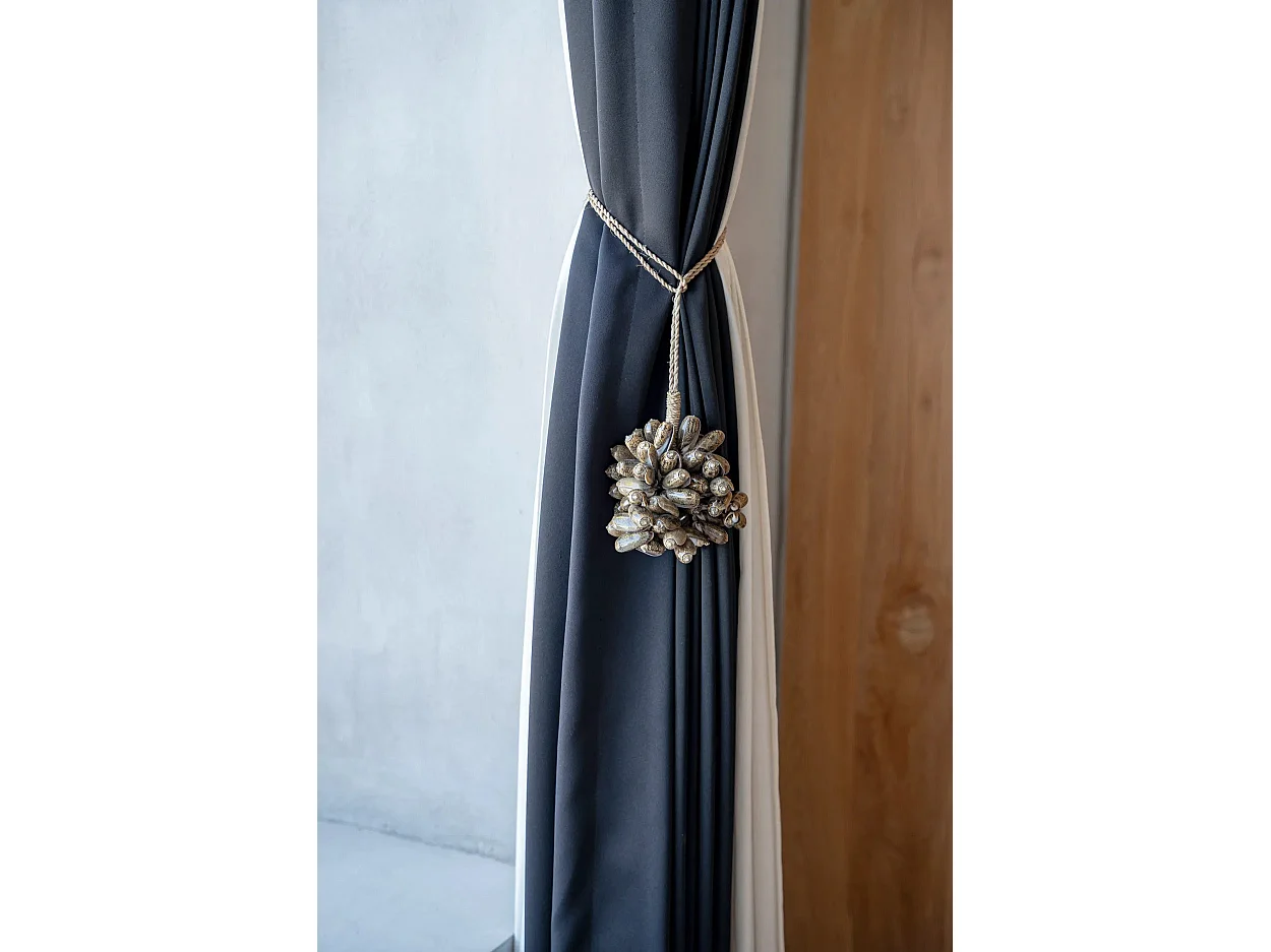 Le Pompon En Coquillage Cauri Marron