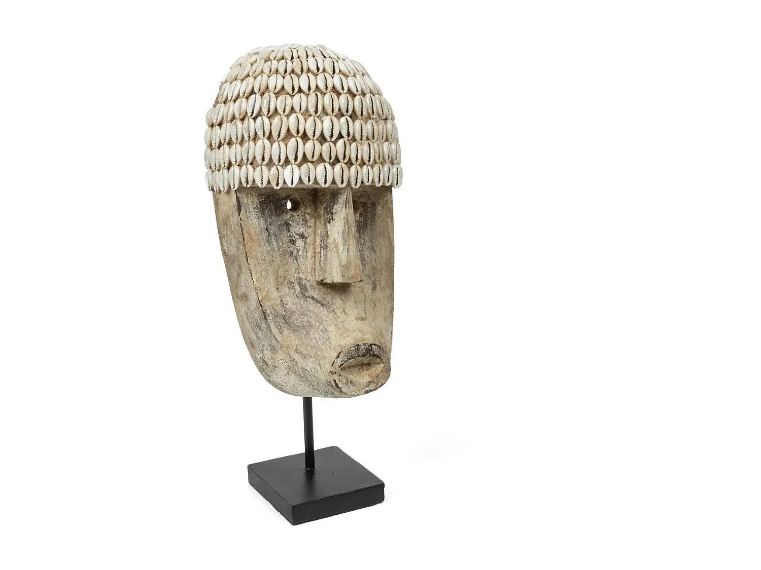 Le Masque De Cowrie Sur Pied - M