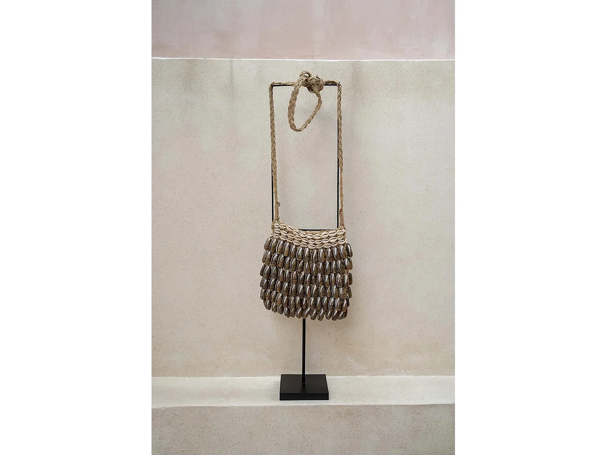 De Shell Purse Op Stand