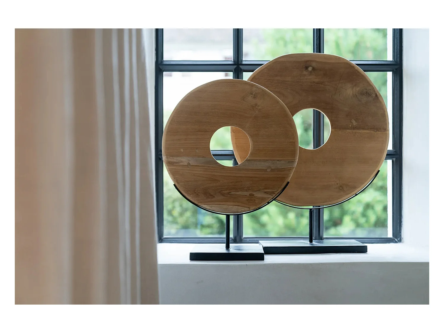 El Gran Disco De Teca En Soporte