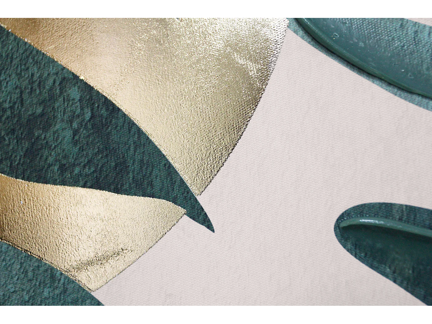 Toile encadrée, feuilles et gargoulette en couleur vert, rouge et doré 91x61cm