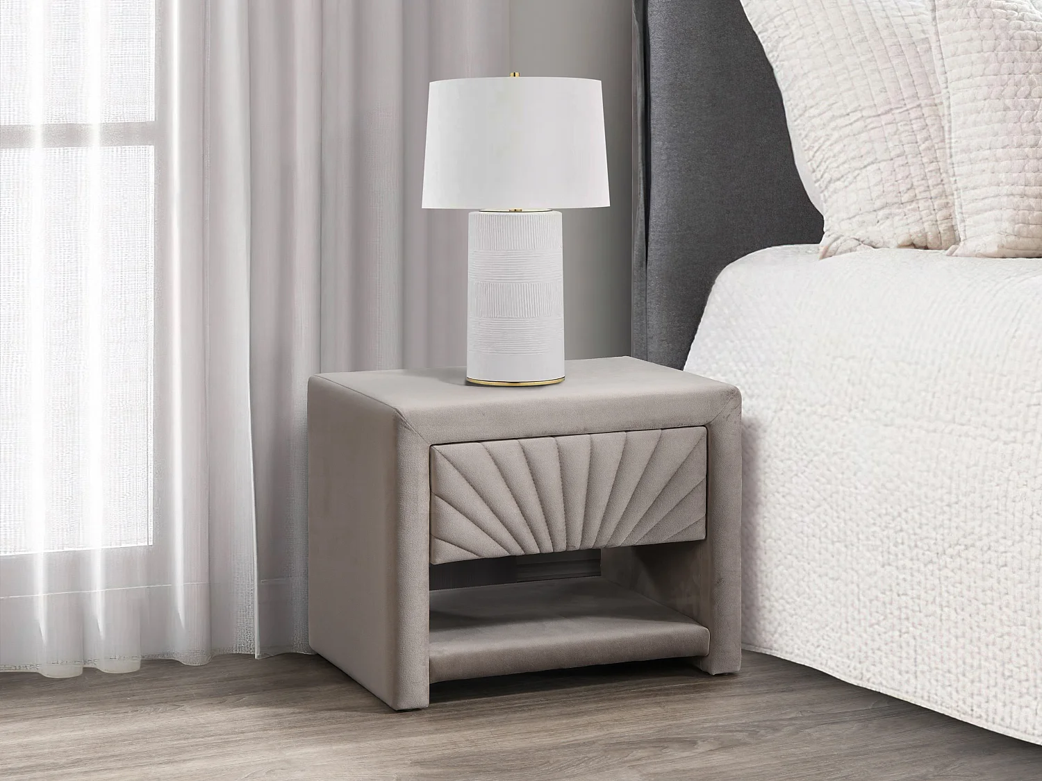 Set de 2 mesitas de noche - 1 cajón y 1 estante - Terciopelo - Beige - ULAMI