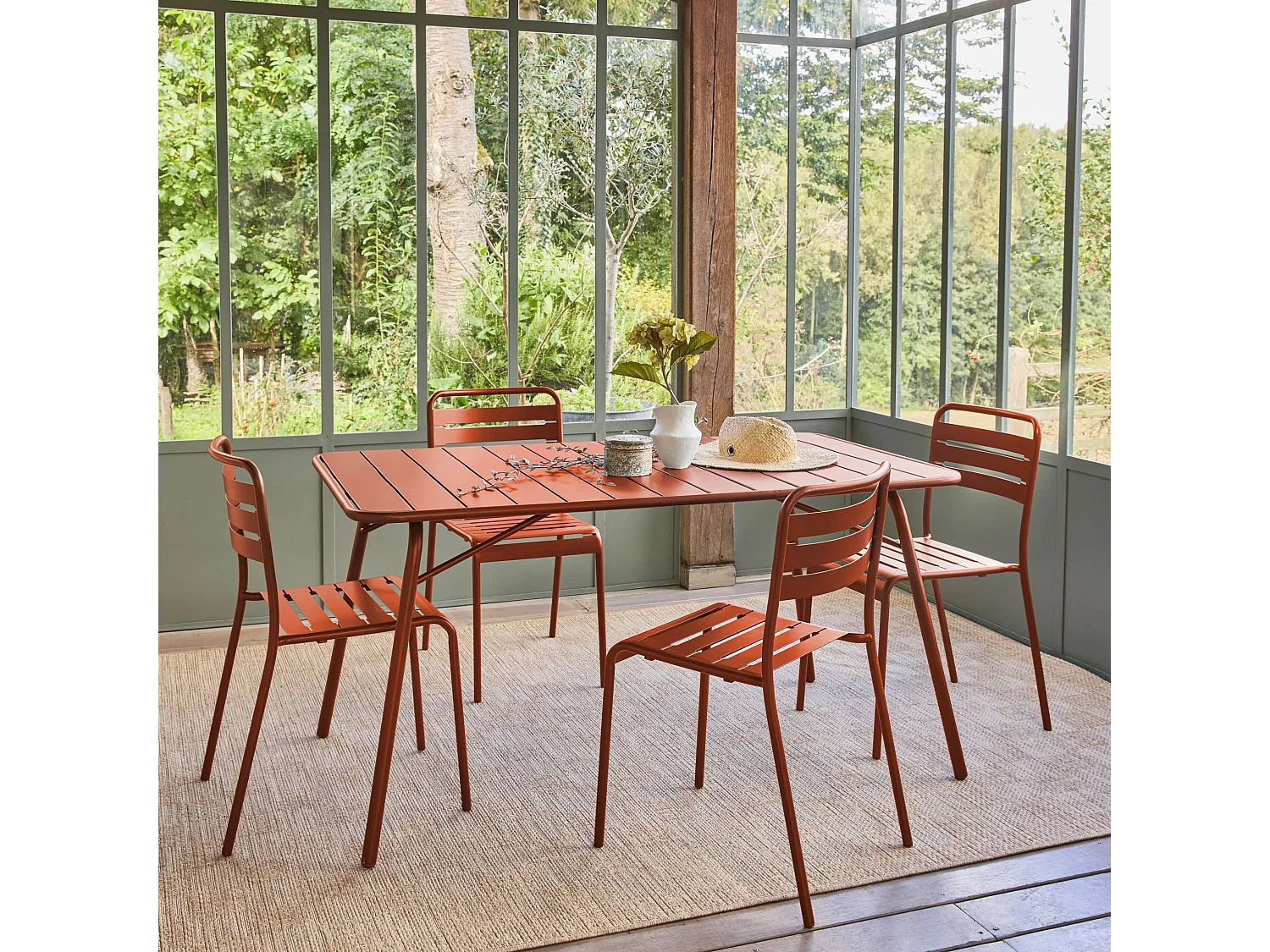 Table de jardin pliante métal 6 places. terracotta. Amelia. 140x80cm. traitement antirouille. lattes et bords arrondis