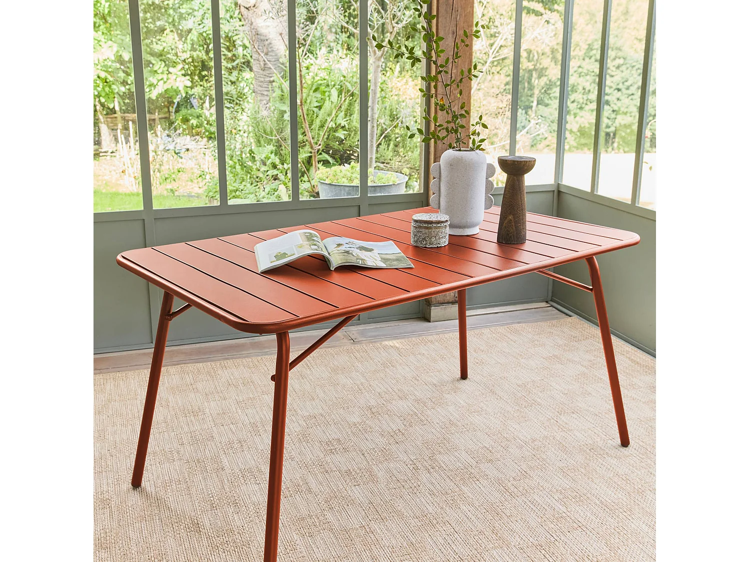 Table de jardin pliante métal 6 places. terracotta. Amelia. 140x80cm. traitement antirouille. lattes et bords arrondis