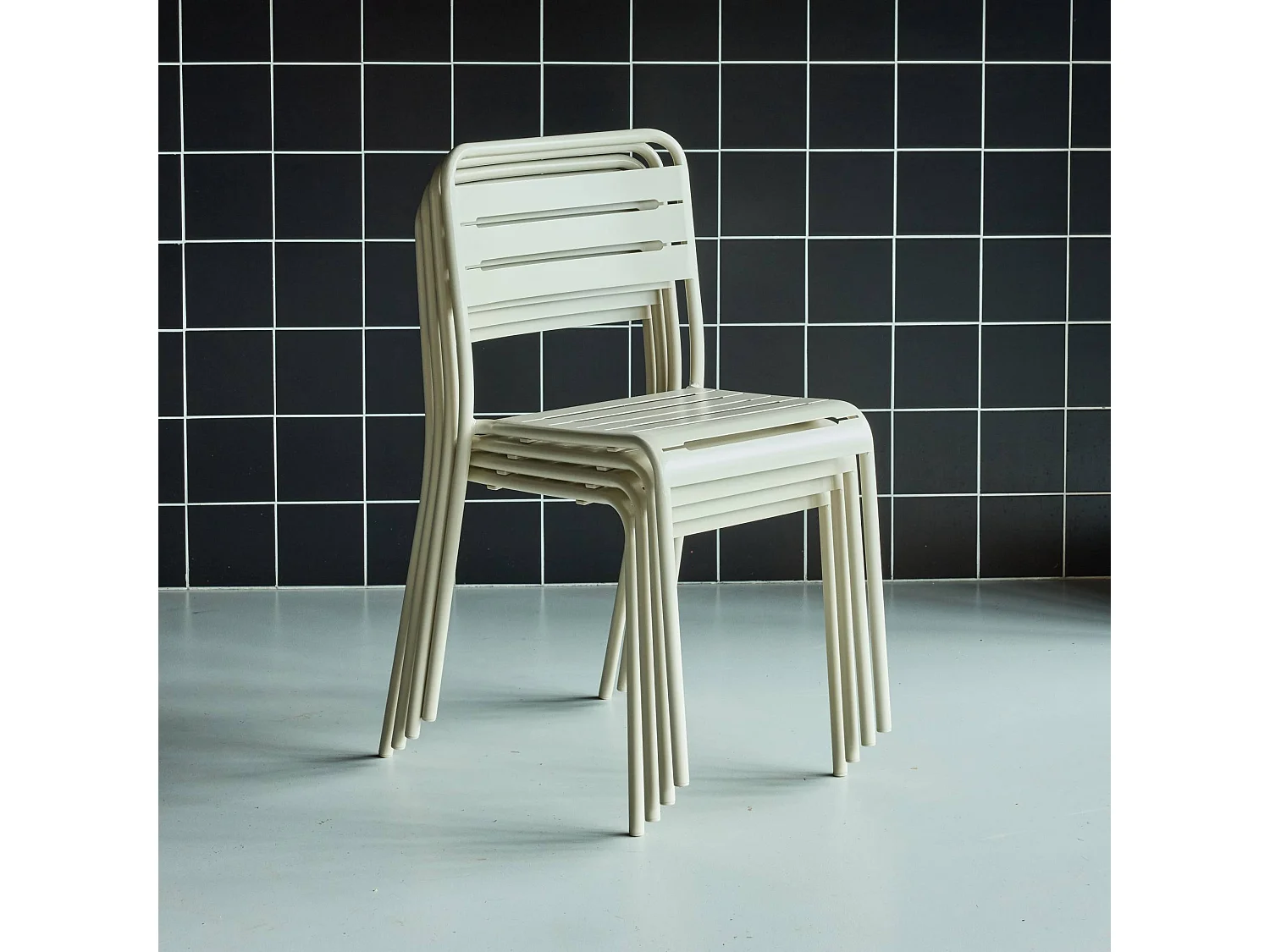 Lot de 4 chaises de jardin acier. 4 places. beige. Amelia. L44 x P52 x H79cm