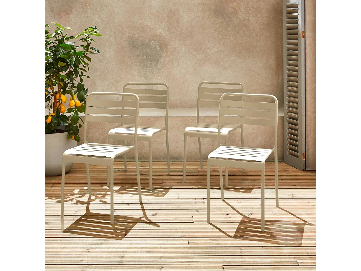 Lot de 4 chaises de jardin acier. 4 places. beige. Amelia. L44 x P52 x H79cm