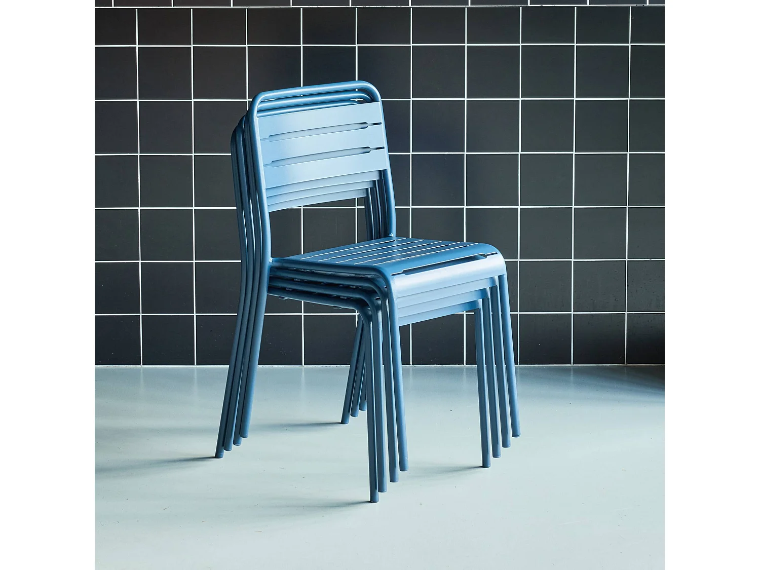 Lot de 4 chaises de jardin acier. 4 places. marine. Amelia. L44 x P52 x H79cm