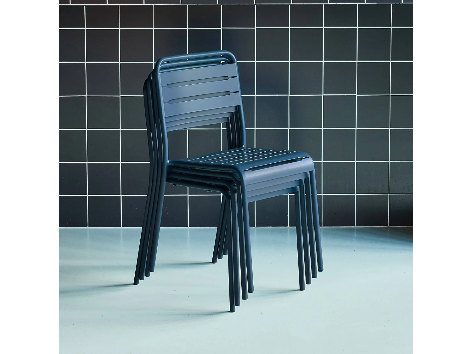 Lot de 4 chaises de jardin acier. 4 places. marine. Amelia. L44 x P52 x H79cm