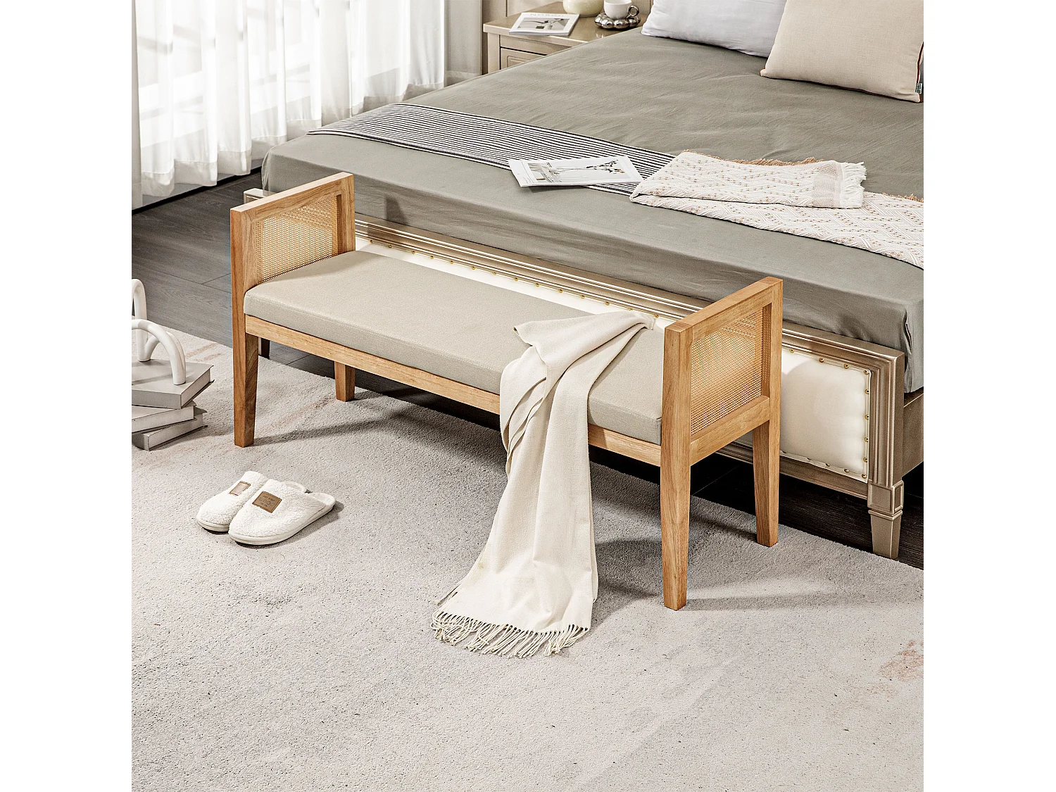 Banquette bout de lit style bohème chic - coussin beige inclus - cannage rotin bois