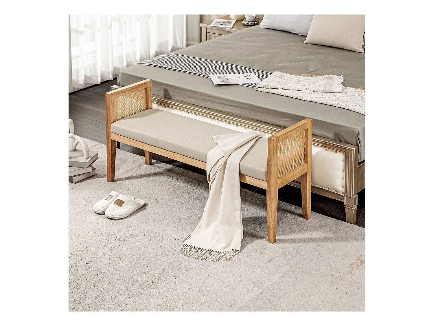 Banquette bout de lit style bohème chic - coussin beige inclus - cannage rotin bois