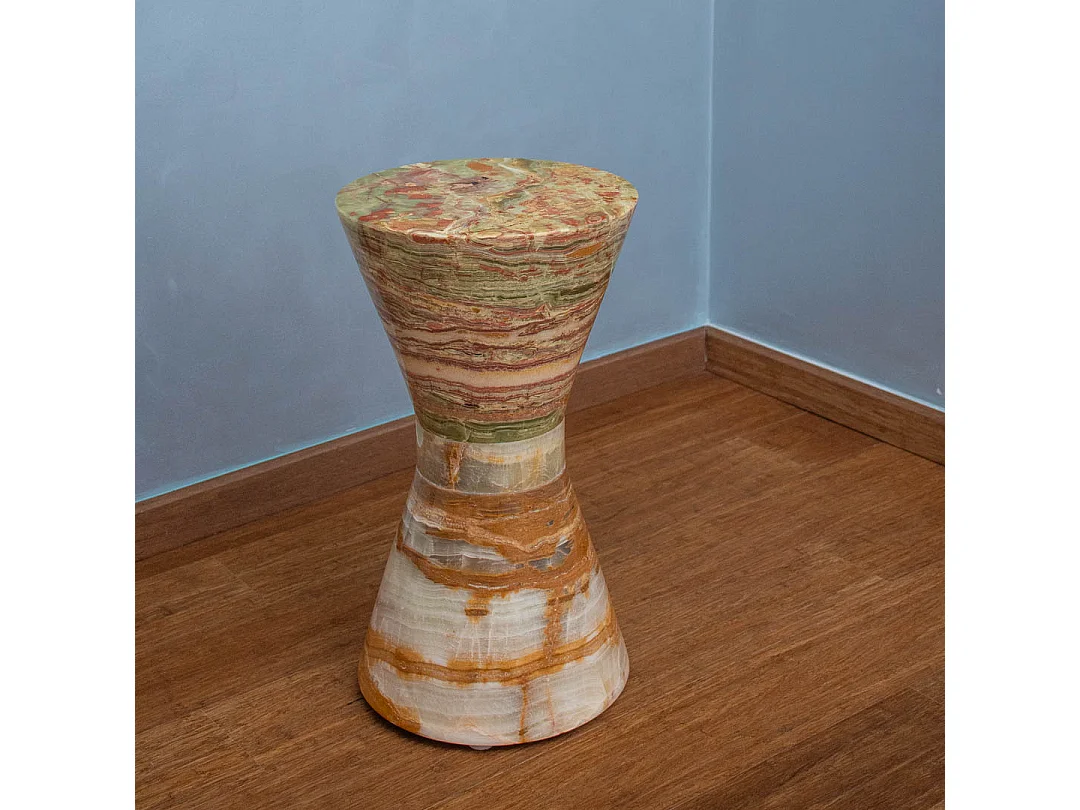 Mesa de cabeceira inovadora e elegante em mármore ônix