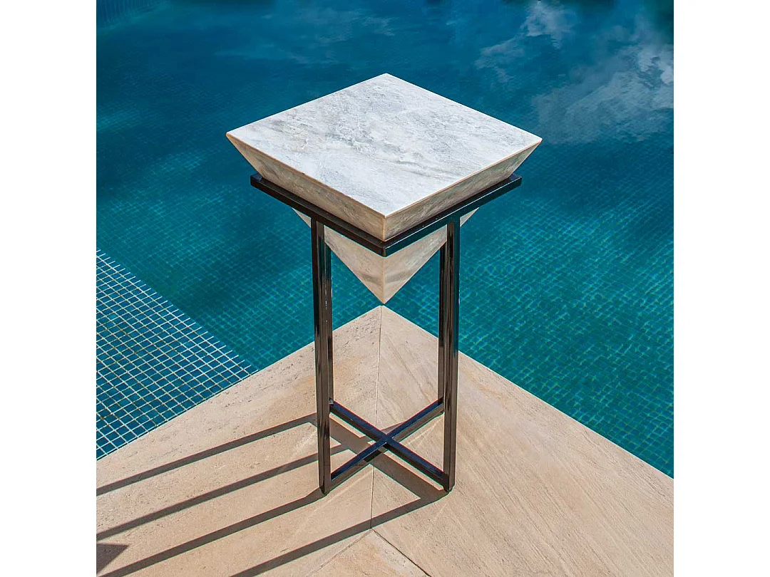 Mesa de mármol blanco trapezoidal
