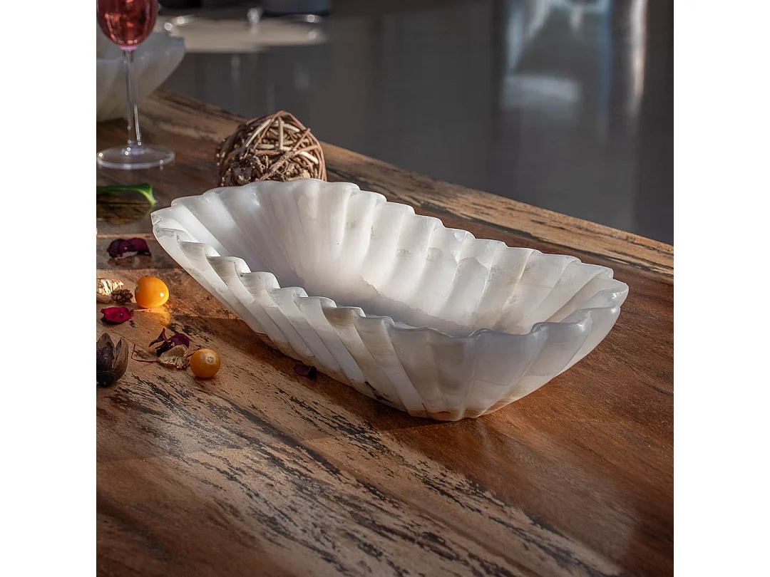 Bandeja de mármore branco esculpida à mão