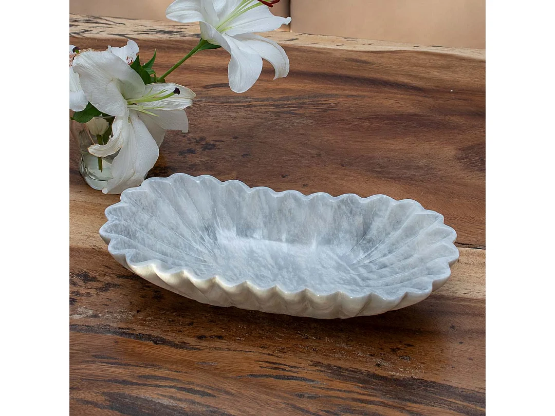 Bandeja decorativa de mármore esculpido à mão com forma única ondulada