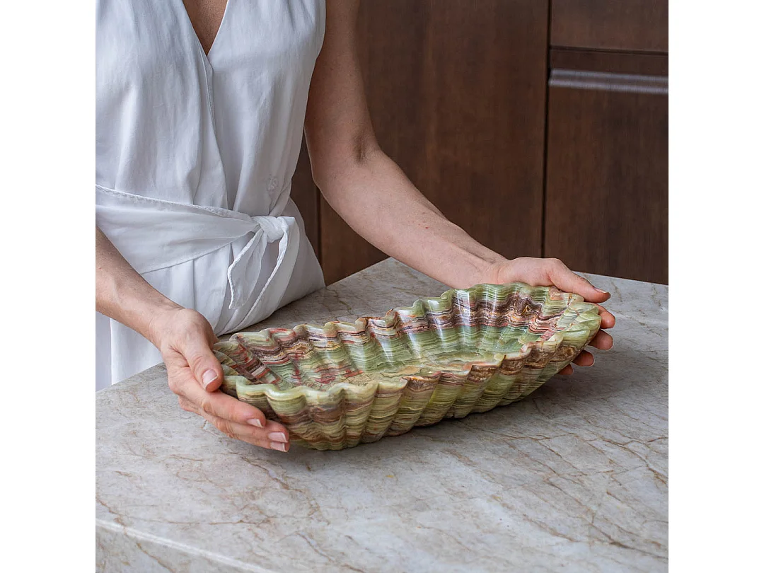 Bandeja de mármore verde esculpida à mão