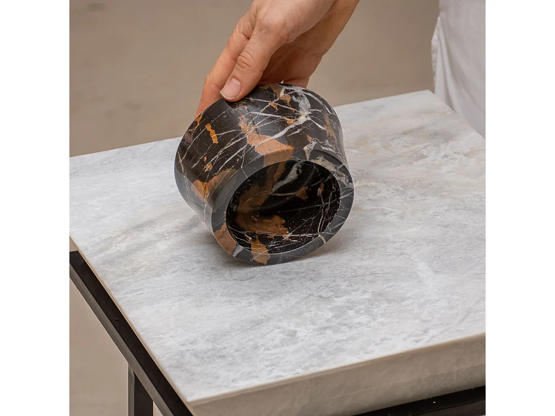Bol de mármol esculpido a mano, color negro